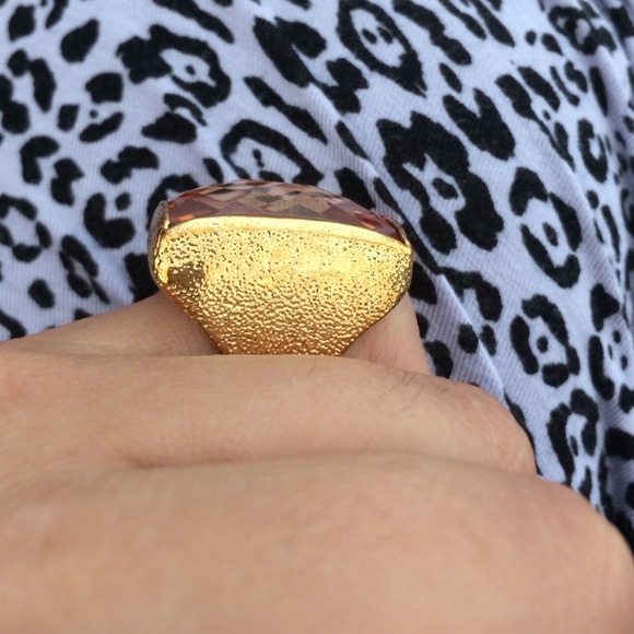 Beautiful statement ring - Picture 2 of 2
