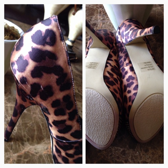 ❌SOLD❌BAKERS Leopard Pumps - Picture 4 of 4