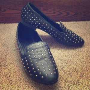 Black and Gold studded flats ⭐️
