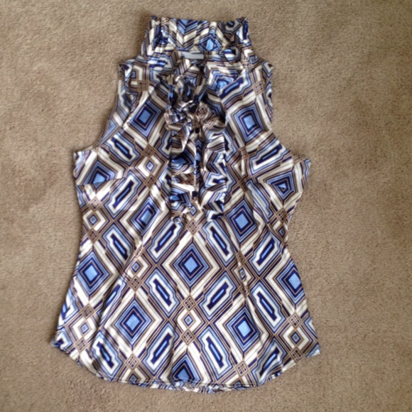 Sleeveless office shirt