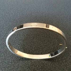 Luxury silver brand new copy Cartier bracelet 👍👍