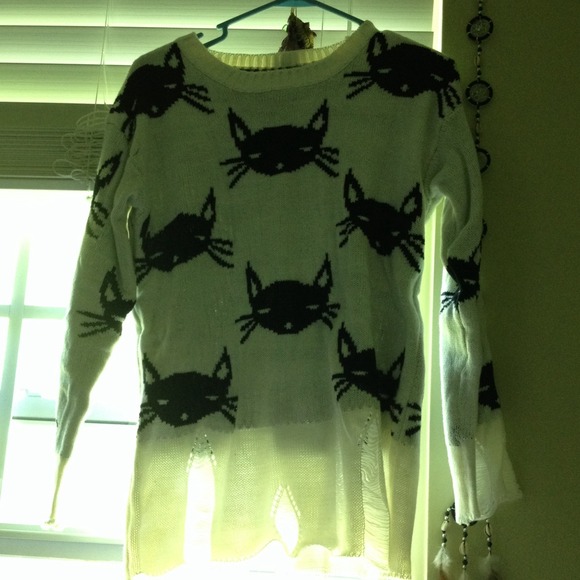 Black and White Cat Sweater 😻