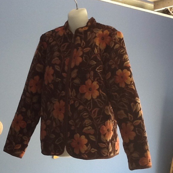 Size medium jacket. 100% polyester
