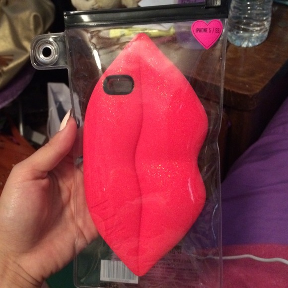 💕REDUCED PRICE💕 iPhone 5/5s PINK lip phone case.
