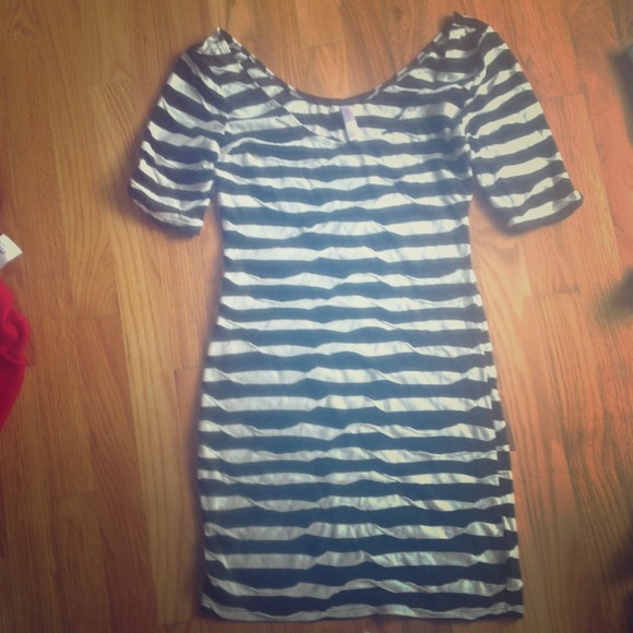 Black and white sexy dress 3/4 length sleeves