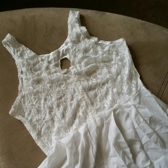 SOLD!! White lace keyhole Romper Jumpsuit - Picture 3 of 4