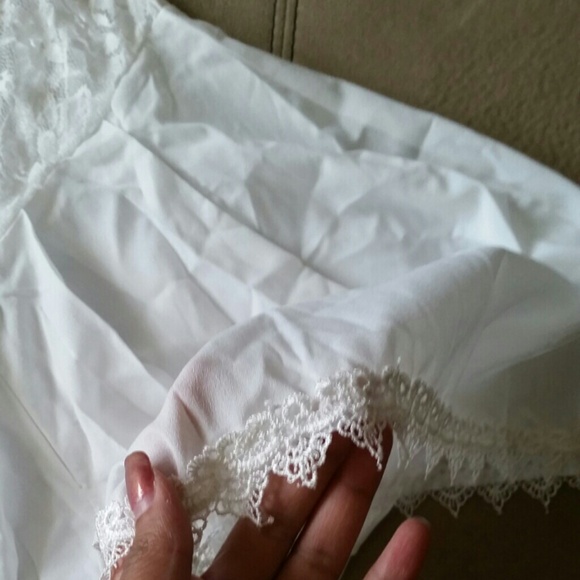 SOLD!! White lace keyhole Romper Jumpsuit - Picture 4 of 4