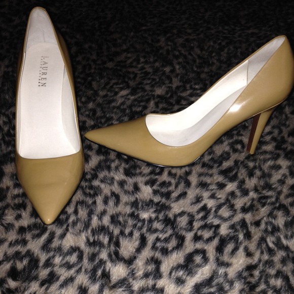❌SOLD❌ Ralph Lauren Pumps - Picture 2 of 4