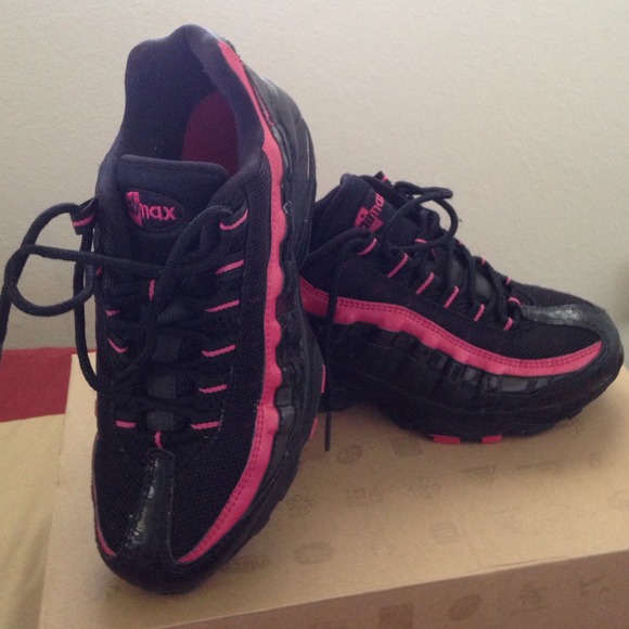 Nike Airmax 95 pink &black nice comfy shoe