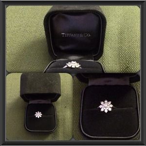 🚫SOLD🚫💎 Tiffany & Co. Diamond Flower Ring 💎
