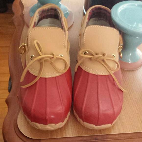 Rain shoes