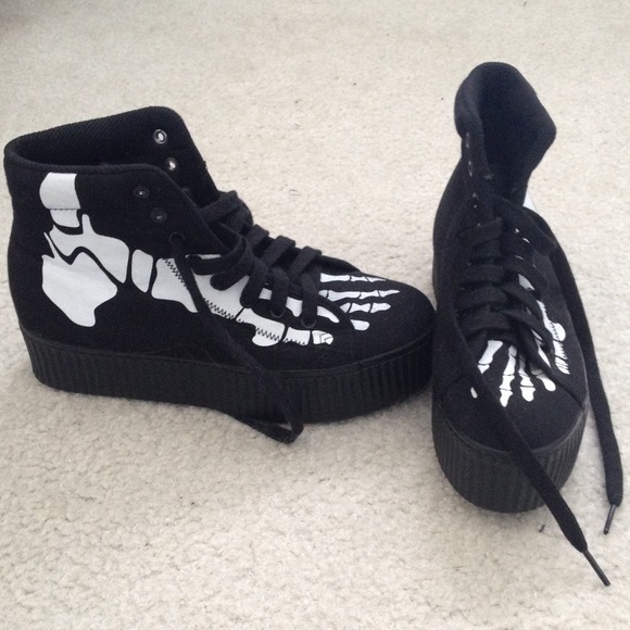 Platform skull sneakers