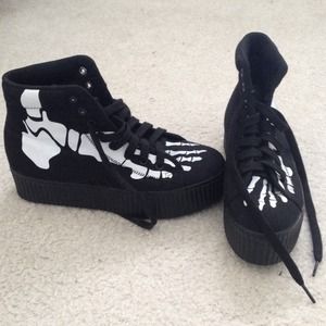 Platform skull sneakers