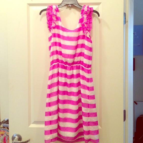 Sleeveless Lilly ruffle sleeved dress
