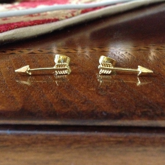 ❌Sold Arrow stud earrings - Picture 2 of 2