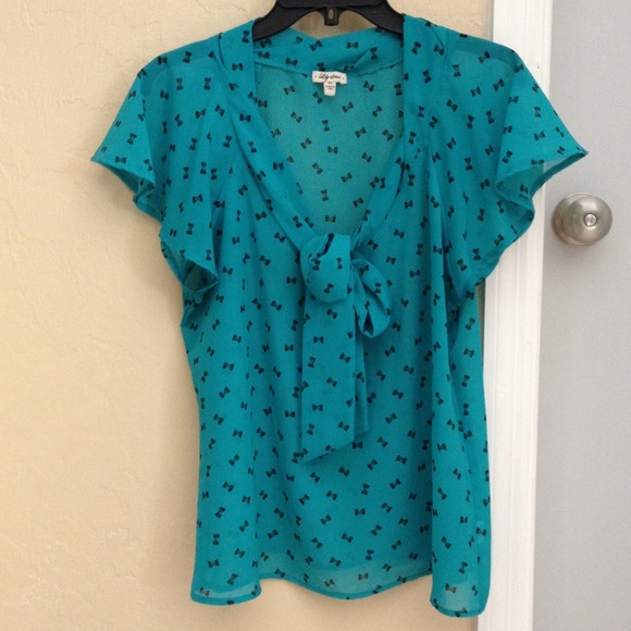 🎉SALE🎉 Sheer teal shirt with bow details.