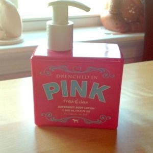 PINK Fresh & Clean body lotion