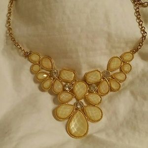 Beige/Gold Necklace