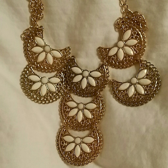 Gold/White Necklace