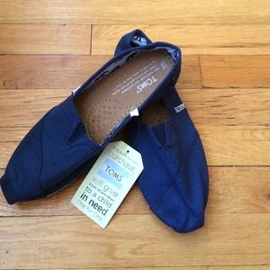 Brand new blue Toms shoes size 8