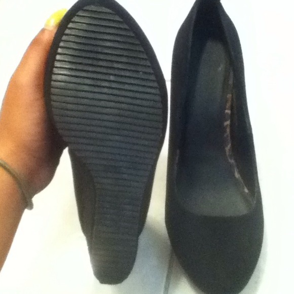 Black suede wedges - Picture 2 of 3