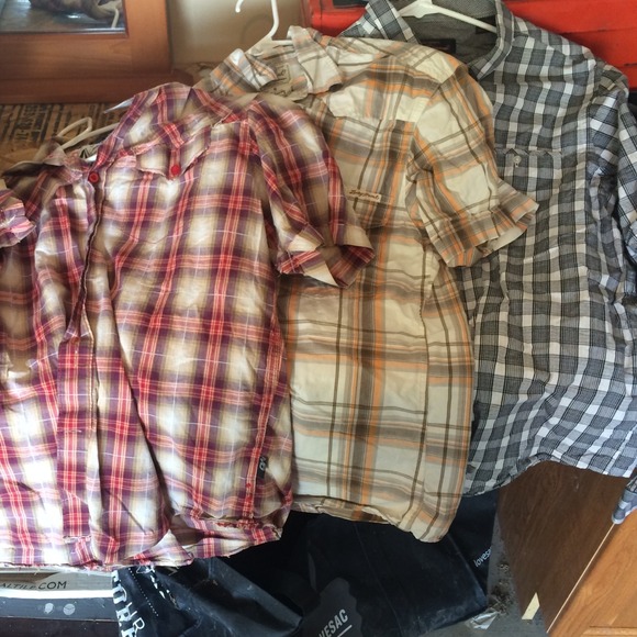 Bundle 3men's button downs and volcom pull over