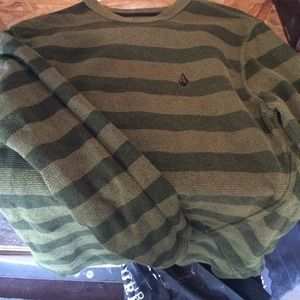 Bundle sold Men's volcom pullover