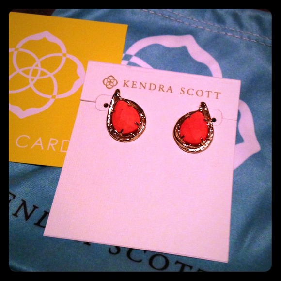 Kendra Scott Jewelry - "Sally" Kendra Scott earrings