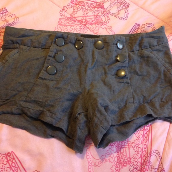 ☆Dark grey shorts