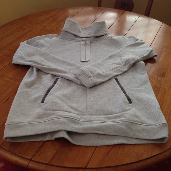 lululemon athletica Jackets & Blazers - Lululemon Avenue Pullover