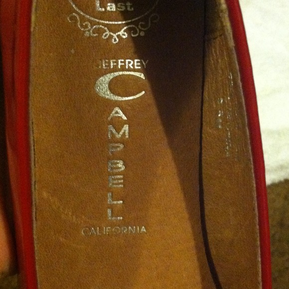 Jeffrey Campbell Mention Lip Flats - Picture 2 of 3