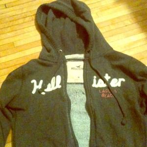 Hollister zip up sweater! 💕