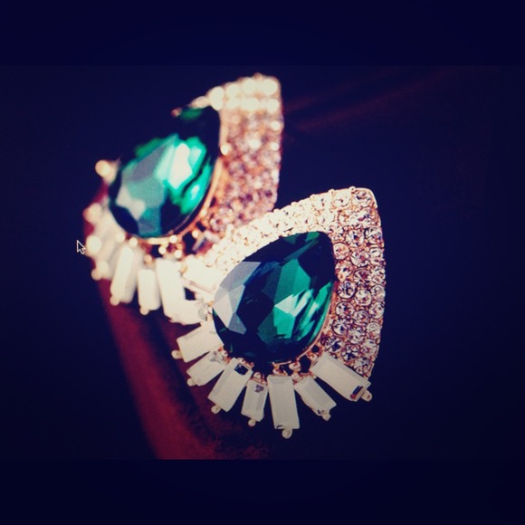 Greenish earrings - Picture 2 of 3