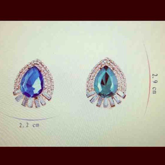 Greenish earrings - Picture 3 of 3