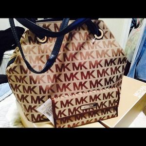 Not Available Additional pics of MKors bag