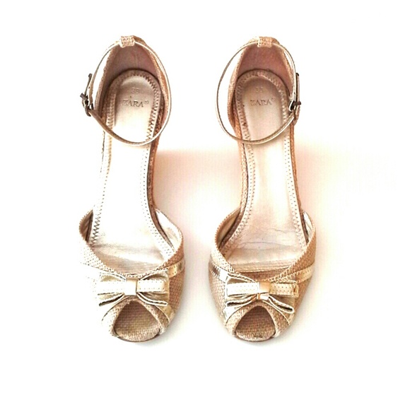 Zara Shoes - HOST PICK 6/27!!! Zara Gold Wedge Straw Sandals