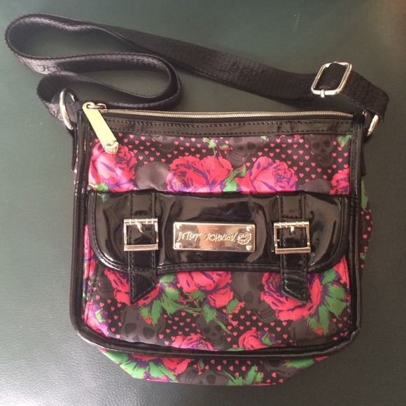 SOLD 💢 Betsey Johnson purse💀💋