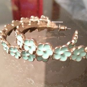 Adorable hoop earrings!