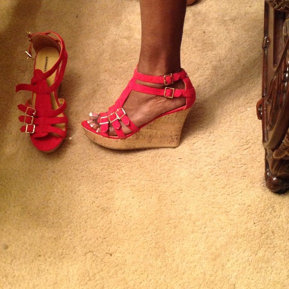 Express Wedge Sandals- Red