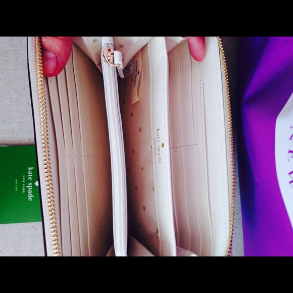SOLD❌❌❌Kate spade wallet - Picture 3 of 4
