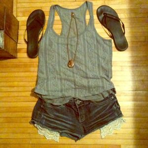 Grey Hollister tank top! 💕