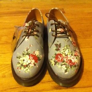 NWT Dr Martens Air Wear shoes