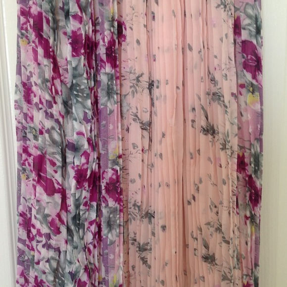 🎉🎉HOST PICK🎉🎉NWT pleated skirt - S - Picture 2 of 3