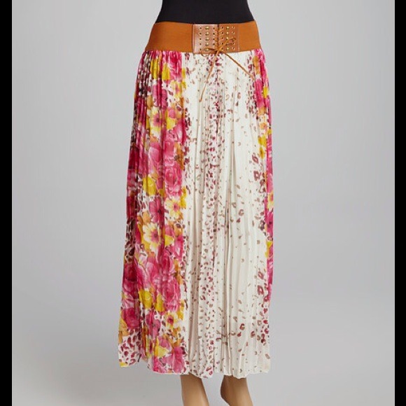 🎉🎉HOST PICK🎉🎉NWT pleated skirt - S - Picture 3 of 3