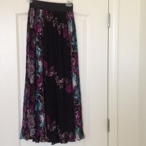 NWT pleated skirt -S