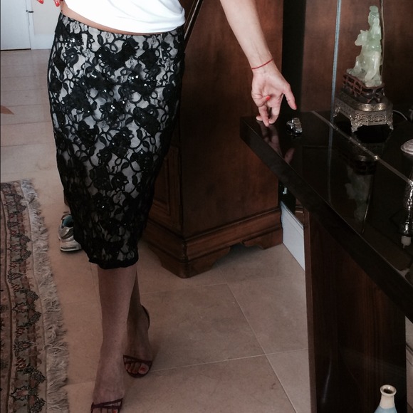 Black lace with sequence skirt. - Picture 2 of 2