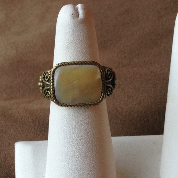 🔸sold🔸Vintage looking Lia Sophia ring. - Picture 1 of 4