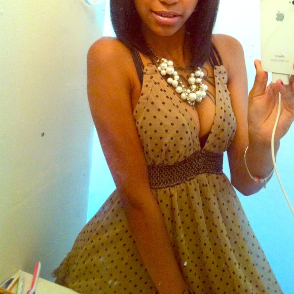 Cute brown polka dotted dress 👗