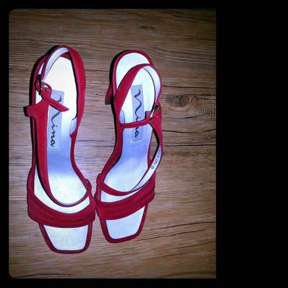 Nina 8 1/2  red suede shoes