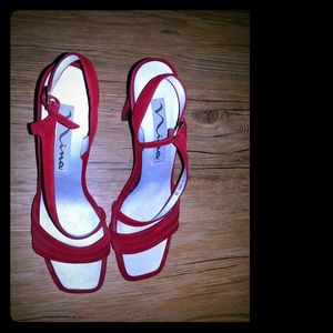 Nina 8 1/2  red suede shoes